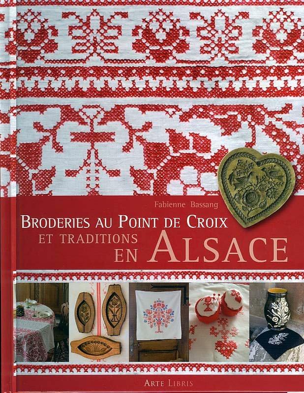 クロスステッチ BRODERIES AU POINT DE CROIX ET TRADITIONS - ハードカバー書籍