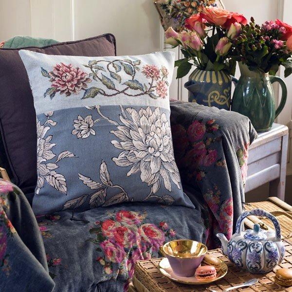 Les Brodeuses Parisiennes 図案 COUSSIN BLEU LIN DAHLIAS