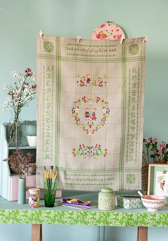 クロスステッチ　CREATION POINT DE CROIX 刺繍布半製品 - GREEN TEA TOWEL